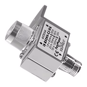 Protector RF Coaxial Para 125 a 1000 MHz Con Ceja Frontal Con Conectores N Macho (Antena) y N-Hembra (Equipo)