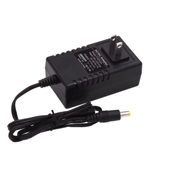 Fuente de poder de 12 Vcd regulado @ 3A; Voltaje de entrada de 100-240 Vca.