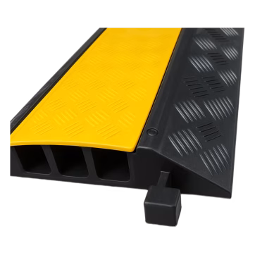 Protector de Cable de 3 Canales / Base de Goma y Tapa de Plástico / Tamaño del Canal 30x30mm / Capacidad de Carga 5 Toneladas / Longitud 90 cm / Ancho del Contorno 50 cm / Altura 4.5 cm / Color Amarillo-Negro / Material Hule